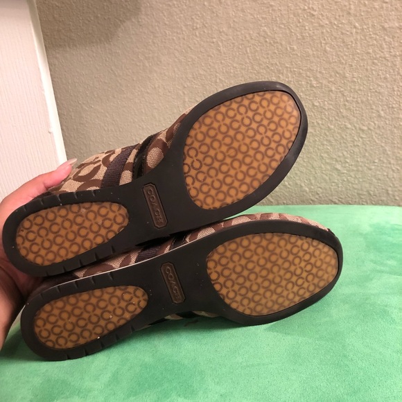 Coach - Picture 3 of 3